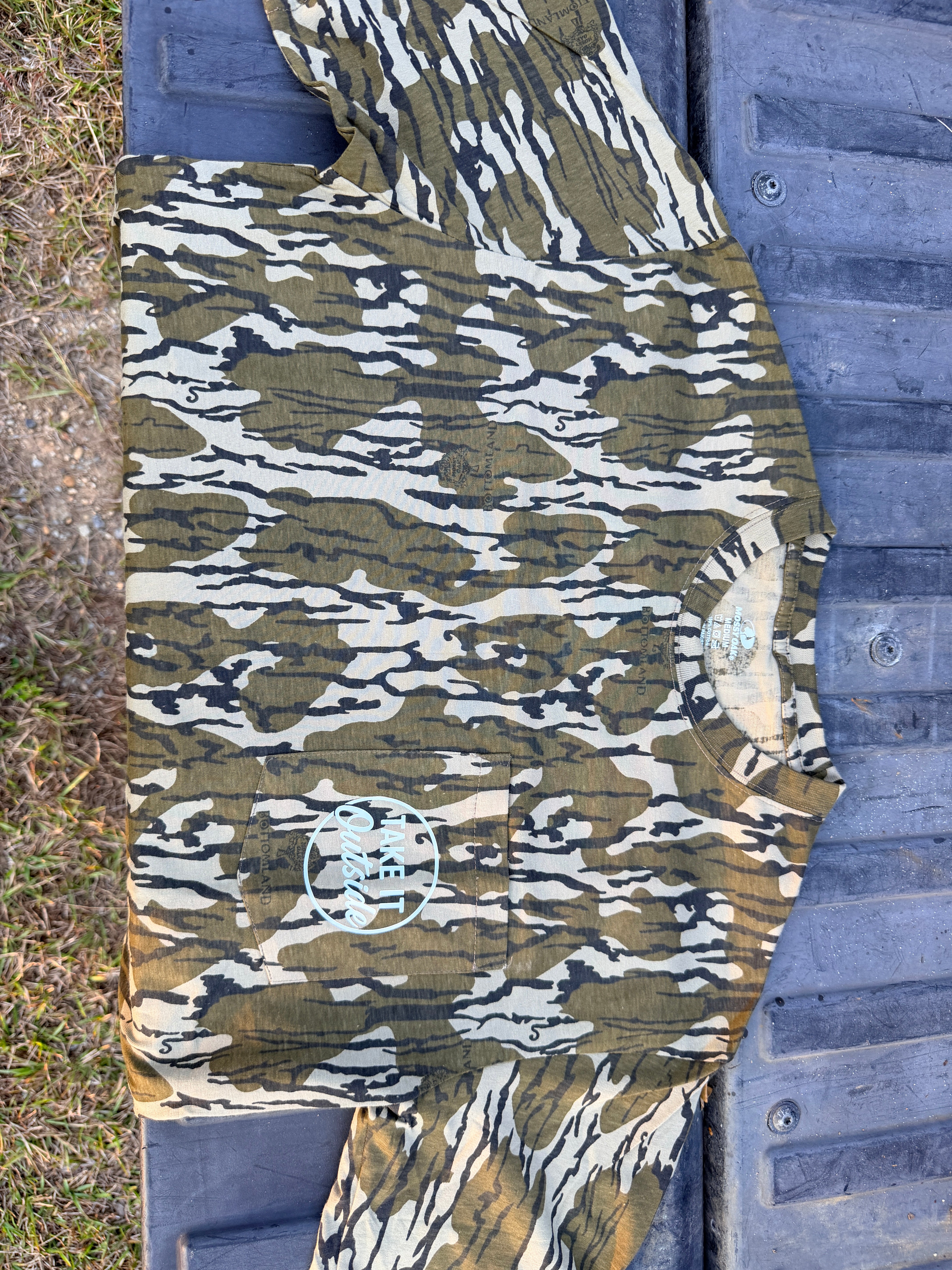 Take It Outside Pocket T-shirt – Mossy Oak Bottomland Pocket Tee