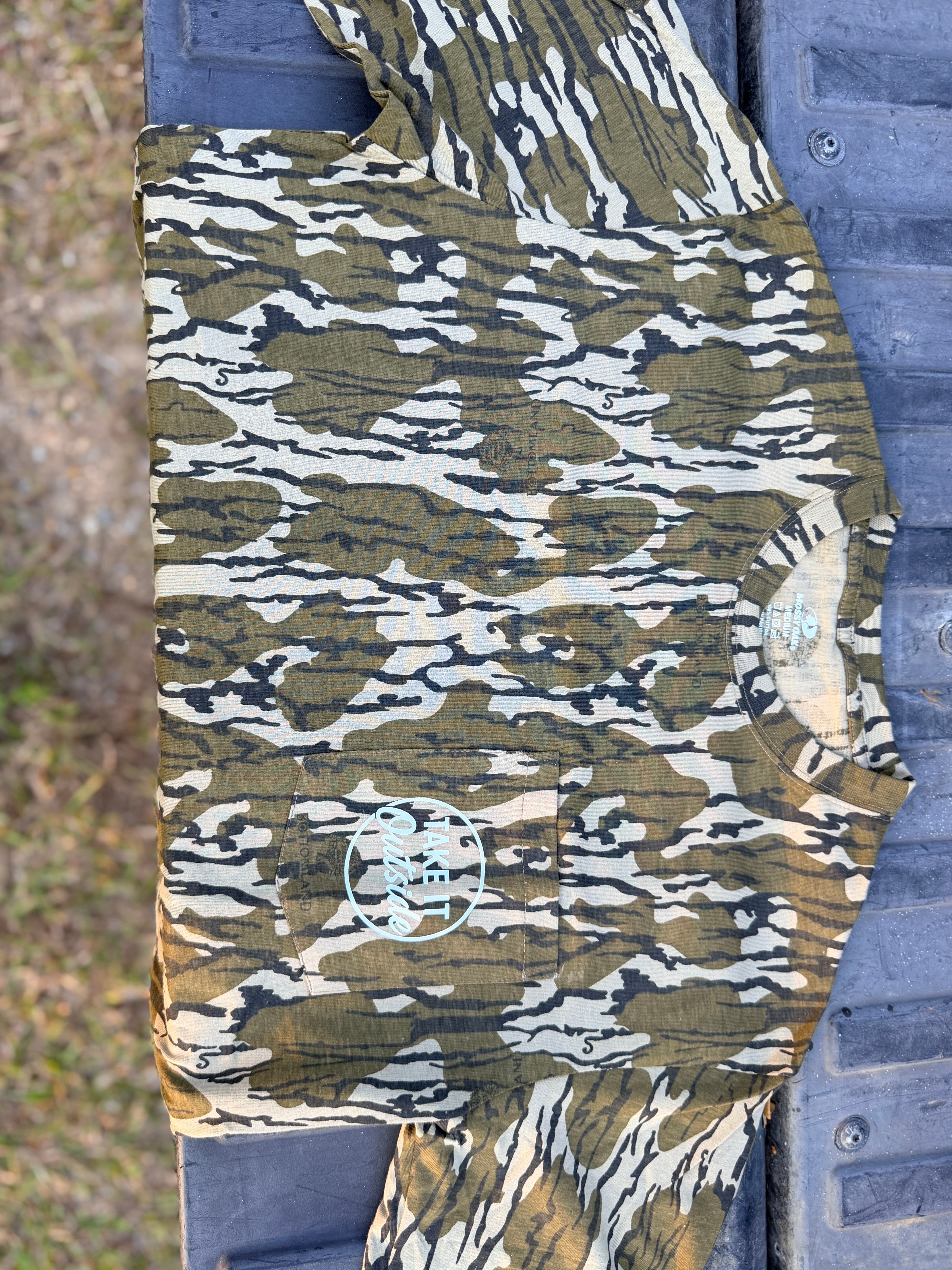 Take It Outside Pocket T-shirt – Mossy Oak Bottomland Pocket Tee